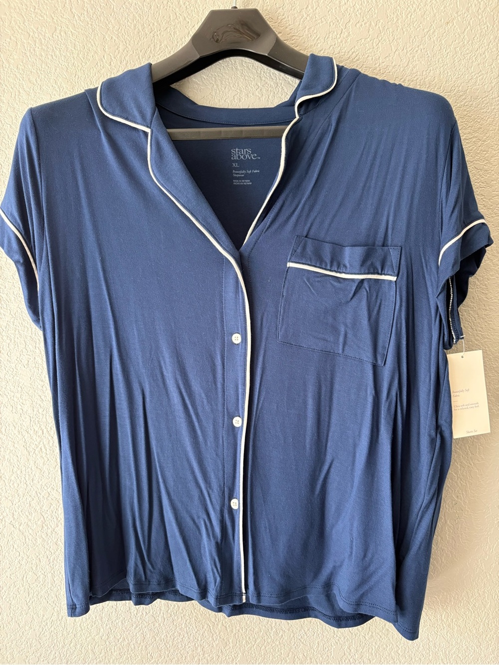 stars above Navy Short-Sleeve Pajama Top with White Trim